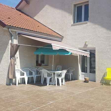 Coloc Supergite Spacieux Proche Toutes Commodites Saint-Just-Sauvage Exterior photo